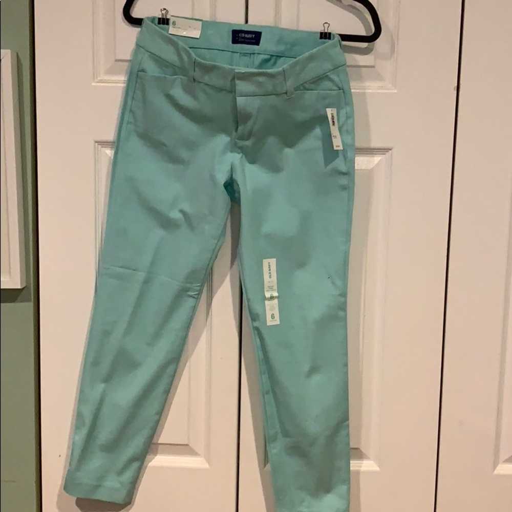 Old Navy Mid Rise Pixie Ankle Length Pants
